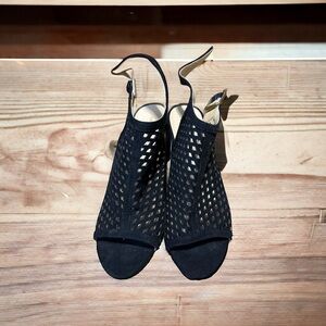 Women’s Liz Claiborne black 3” heel dress shoes